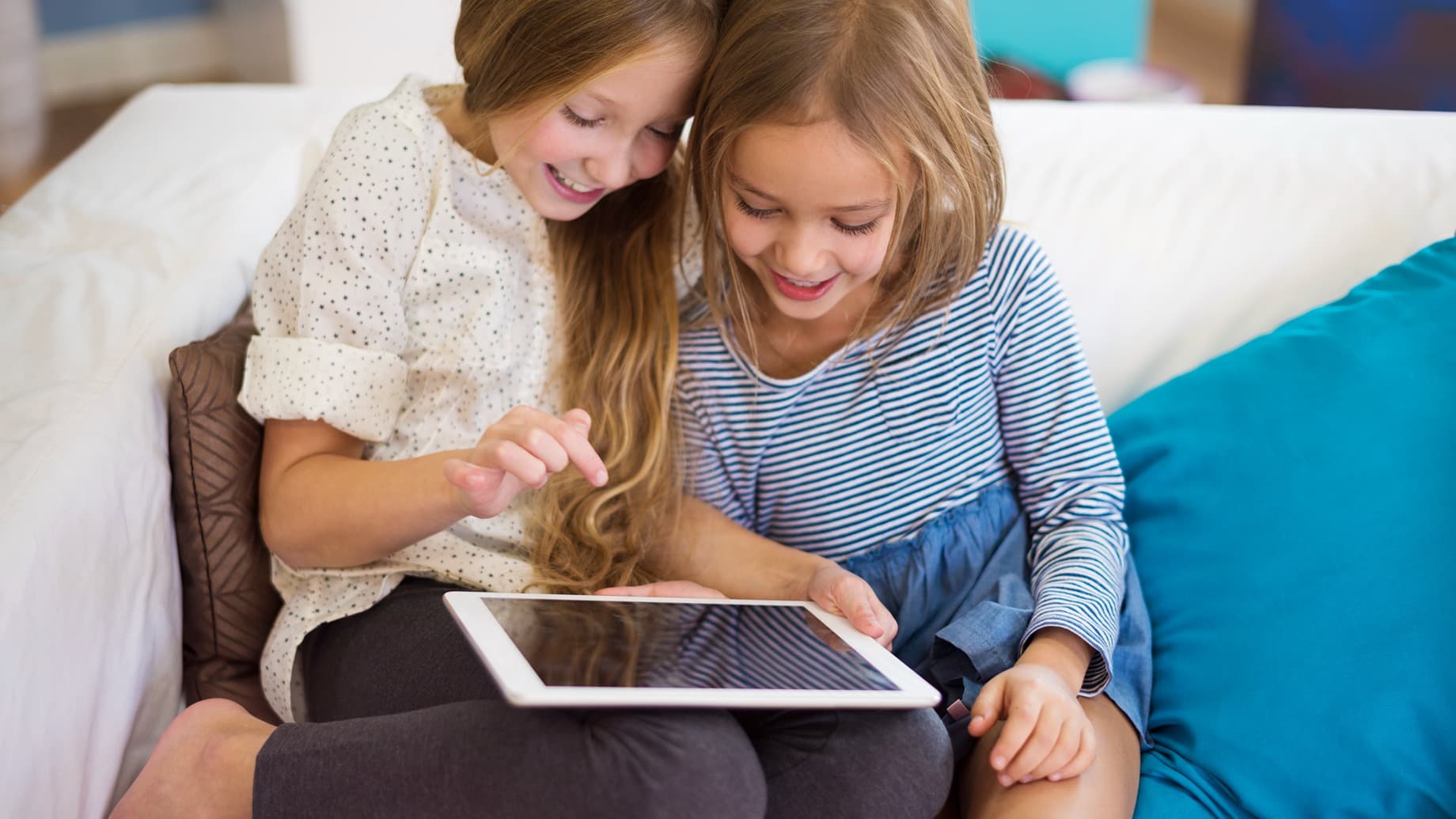 Managing Screen Time: How Your Nanny in Dubai Can Help